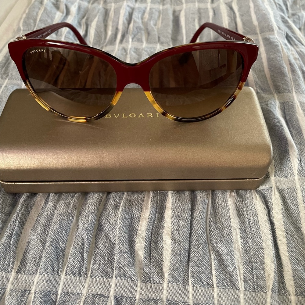 Bvlgari Sunglasses with case - Picture 3 of 16